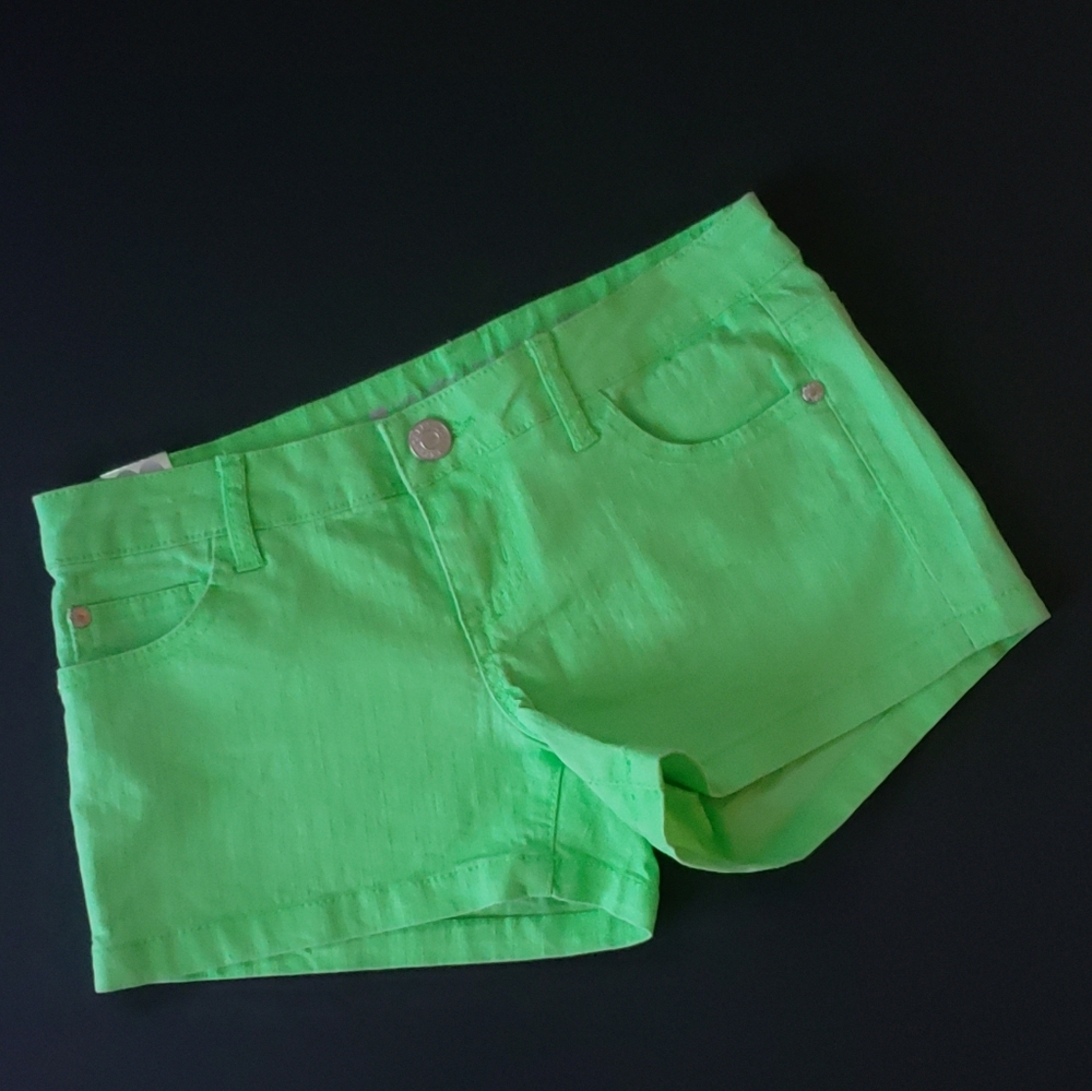 NWT! CELEBRITY PINK LIME GREEN JEAN SHORTS